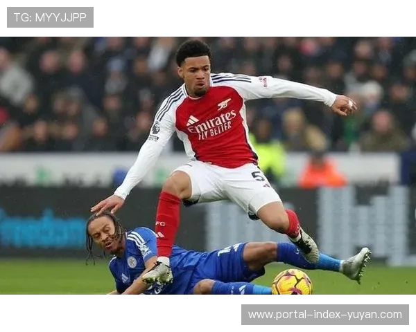 萨卡热身时左髋意外受伤 替补马杜埃凯临危受命建功